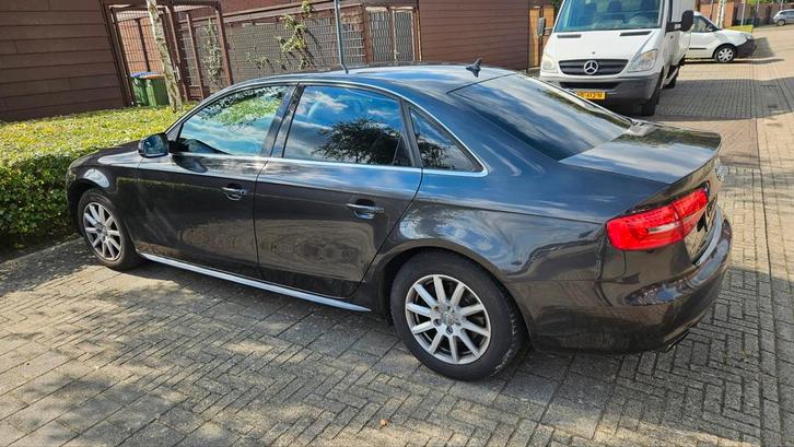 Audi A4 1.8TFSI 125KW 2013 Lava Grijs + lederen bekleding, Auto's, Audi, Particulier, A4, ABS, Airbags, Airconditioning, Alarm