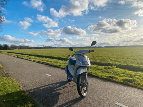 Peugeot looxor, Fietsen en Brommers, Scooters | Aprilia, Zo goed als nieuw, Overige modellen, Maximaal 45 km/u, Benzine, Ophalen