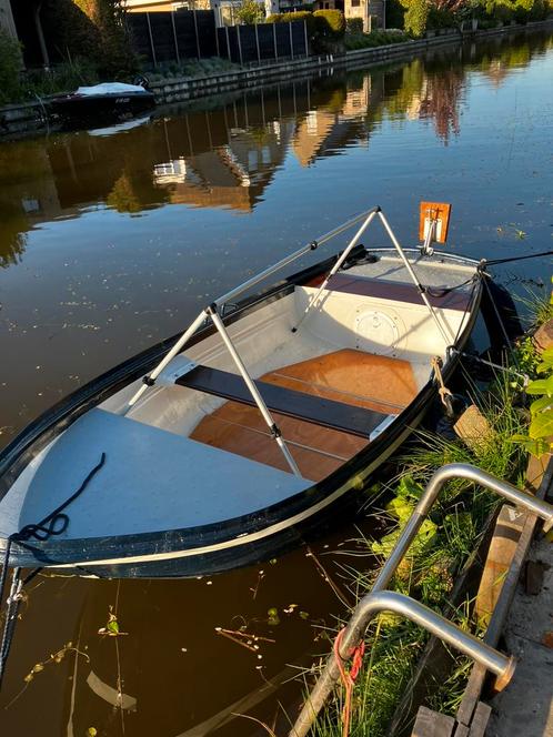 Sloep, boot met motor 5pk kortstaart 2takt., Watersport en Boten, Sloepen, Zo goed als nieuw, Tot 10 pk, 3 tot 6 meter, Buitenboordmotor