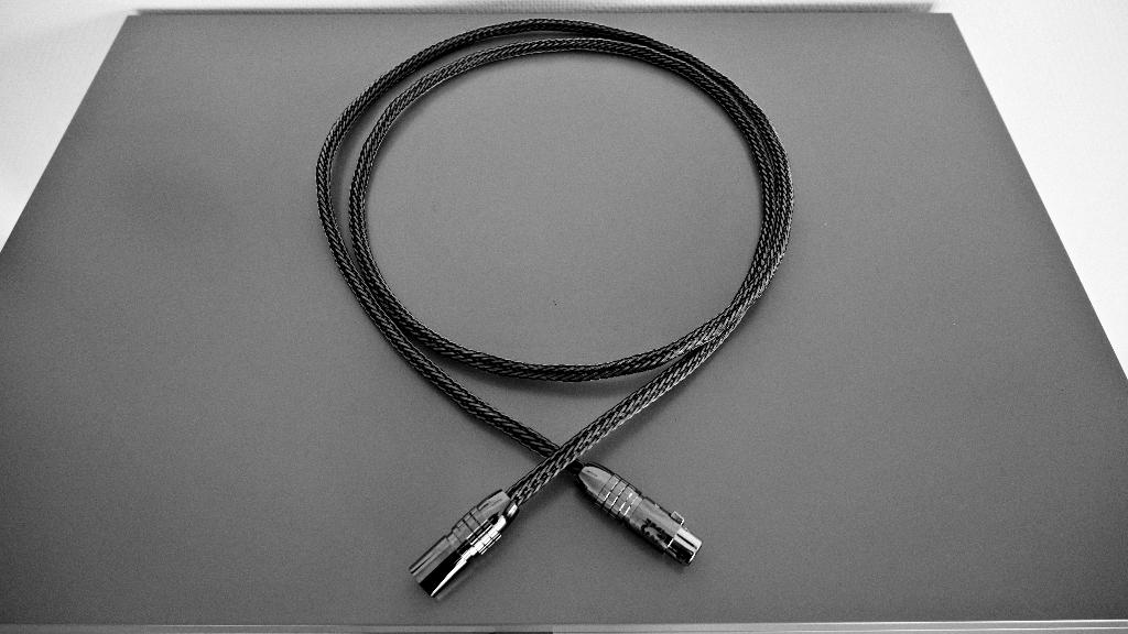 Ansuz C2 AES/EBU 2 meter, Audio, Tv en Foto, Audiokabels en Televisiekabels, Ophalen of Verzenden, Zo goed als nieuw, 2 tot 5 meter