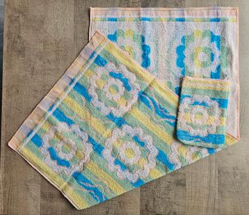 Vintage handdoek + washand pastelkleuren retro badtextiel  beschikbaar voor biedingen