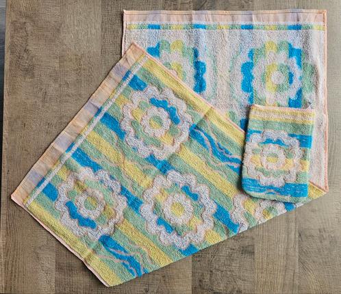 Vintage handdoek + washand pastelkleuren retro badtextiel, Huis en Inrichting, Badkamer | Badtextiel en Accessoires, Nieuw, Handdoek