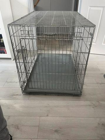 Metalen hondenbench beschikbaar voor biedingen