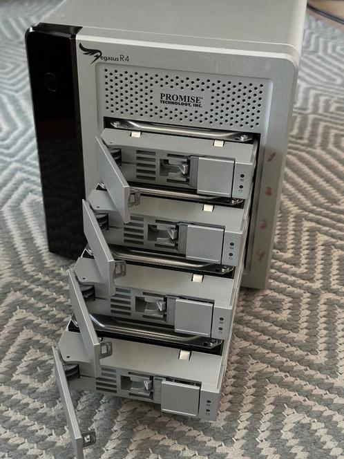 Promise Pegasus R4 12TB (4 x 3TB) RAID systeem, Computers en Software, Harde schijven, Gebruikt, Desktop, Extern, HDD, Thunderbolt