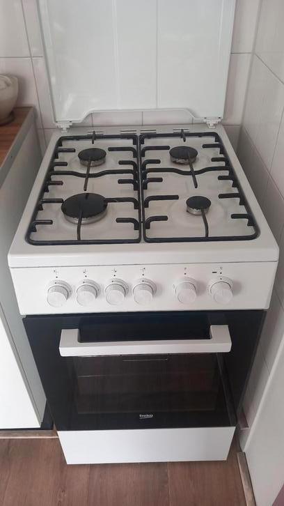 Beko gasfornuis incl oven. 3jr oud., Witgoed en Apparatuur, Fornuizen, Zo goed als nieuw, Vrijstaand, Gas, 4 kookzones, 85 tot 90 cm