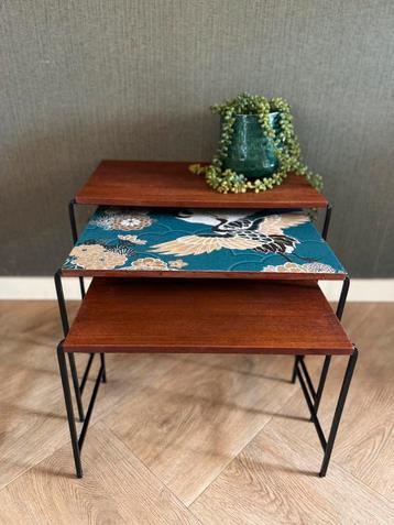 Vintage retro mimiset nesting tables met print beschikbaar voor biedingen