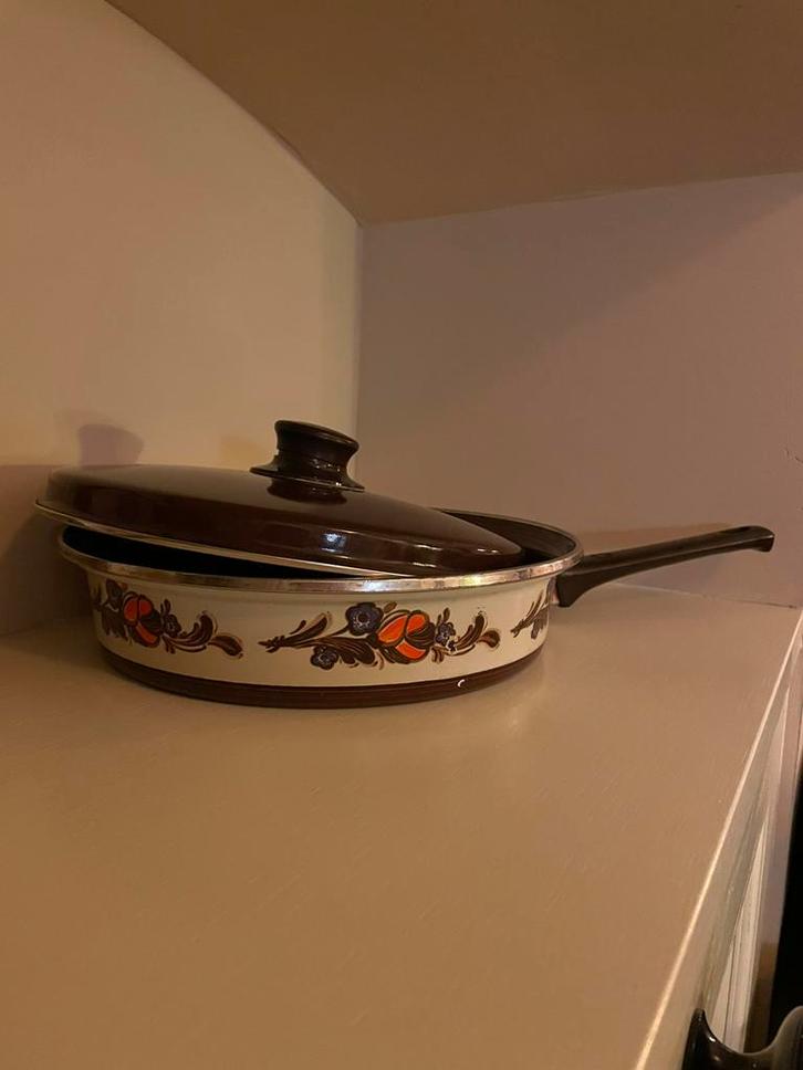 Vintage gebloemde koekenpan / hapjespan - retropan, Huis en Inrichting, Keuken | Potten en Pannen, Zo goed als nieuw, Koekenpan of Braadpan
