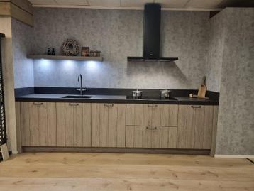 Uitverkoop showroom keuken Rotpunkt beschikbaar voor biedingen