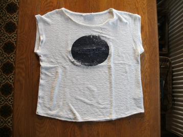 Crème T-shirt met blauwe opdruk. Merk: Betty & Co. Maat 40. beschikbaar voor biedingen