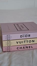 The Little Guide to Dior, Vuitton & Chanel - Boekenset, Verzenden, Zo goed als nieuw, Couturiers