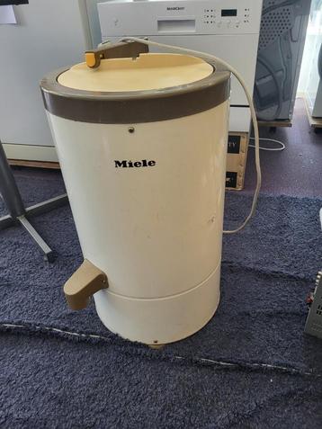 Centrifuge merk Miele beschikbaar voor biedingen