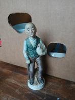 Oude man met kip beeldje, Verzamelen, Beelden en Beeldjes, Ophalen of Verzenden, Gebruikt, Mens