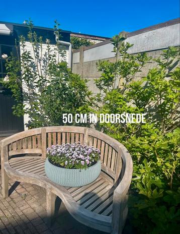 Mooie grote pot ( breimotief) incl viooltjes  beschikbaar voor biedingen