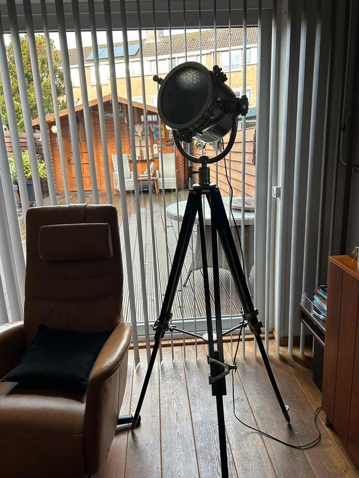 Exclusieve industriële tripod vloerlamp -spotlight design, Huis en Inrichting, Lampen | Vloerlampen, Zo goed als nieuw, 150 tot 200 cm