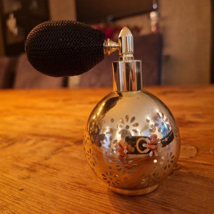 Vintage verguld metalen Parfum Verstuiver 80ml, Sieraden, Tassen en Uiterlijk, Uiterlijk | Parfum, Ophalen of Verzenden