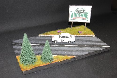 Diorama "Ardenne Rally Festival" 1:43, Hobby en Vrije tijd, Modelbouw | Figuren en Diorama's, Nieuw, Diorama, 1:35 tot 1:50, Ophalen of Verzenden