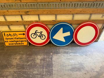 verkeersborden diverse nieuw beschikbaar voor biedingen
