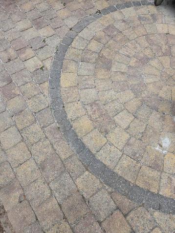 GRATIS terrastegels - tuintegels - klinkers beschikbaar voor biedingen