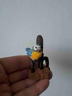 Pimpelmees vogel van kunsthars op hooivork 4.5x4x7.5cm, Verzamelen, Dierenverzamelingen, Ophalen of Verzenden, Zo goed als nieuw