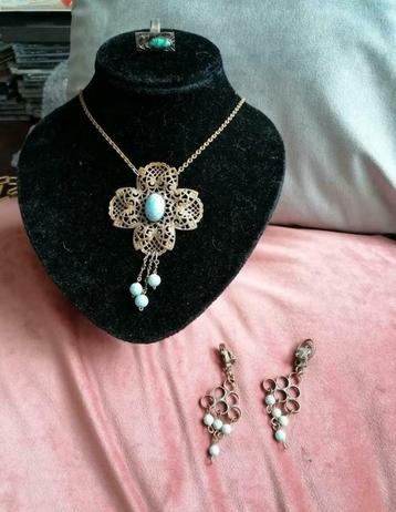 koperkleurige ketting, oorbellen & ring met blauwe steentjes beschikbaar voor biedingen
