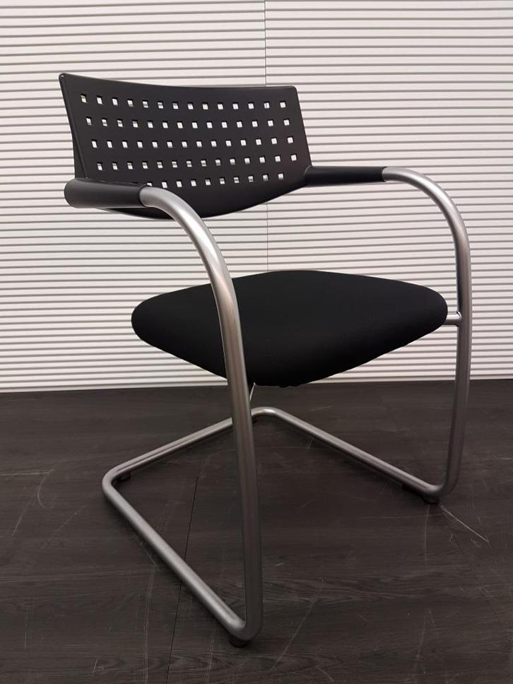Vitra Visavis vergaderstoel, Huis en Inrichting, Stoelen, Zo goed als nieuw, Vijf, Zes of meer stoelen, Kunststof, Metaal, Stof
