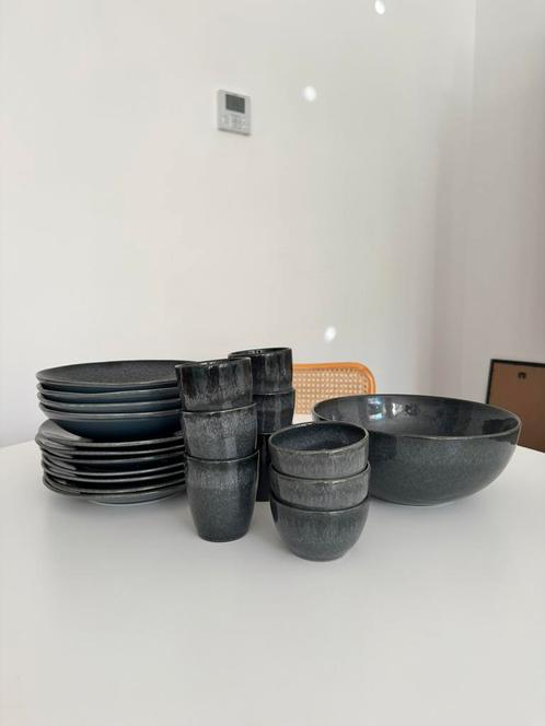 HEMA servies Porto reactief glazuur zwart, Huis en Inrichting, Keuken | Servies, Zo goed als nieuw, Compleet servies, Overige stijlen