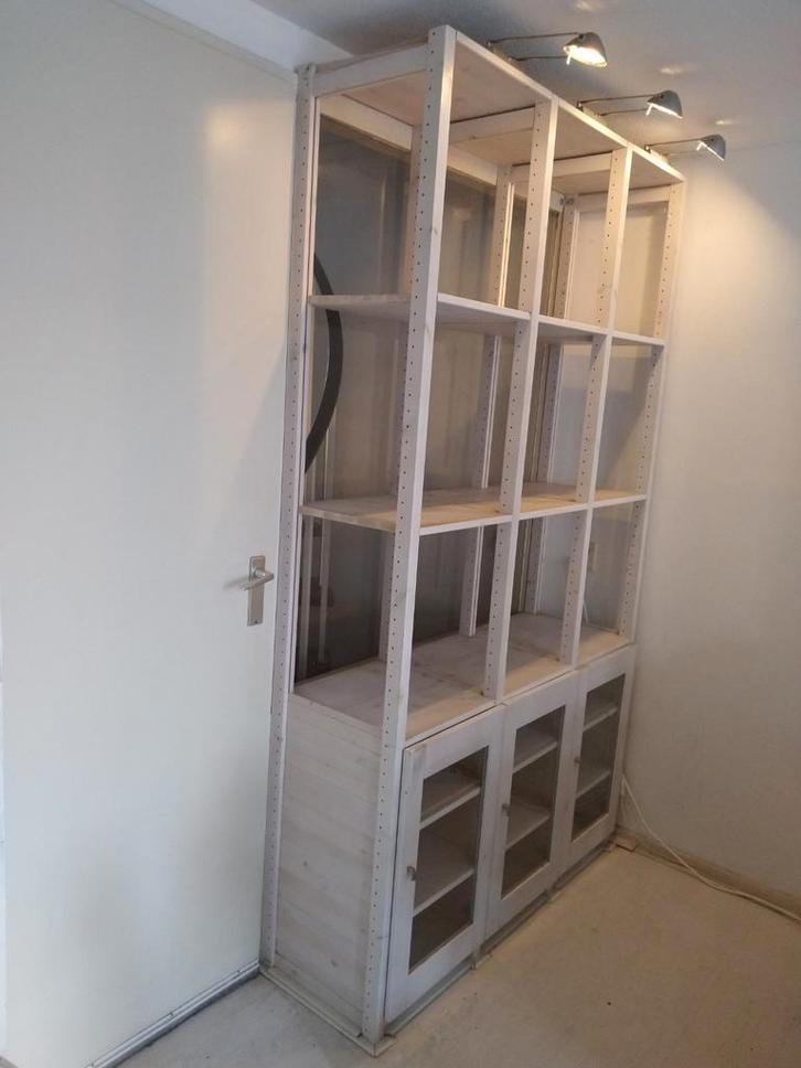 Modulaire witte kast met planken en deurtjes, Huis en Inrichting, Kasten | Stellingkasten, Ophalen