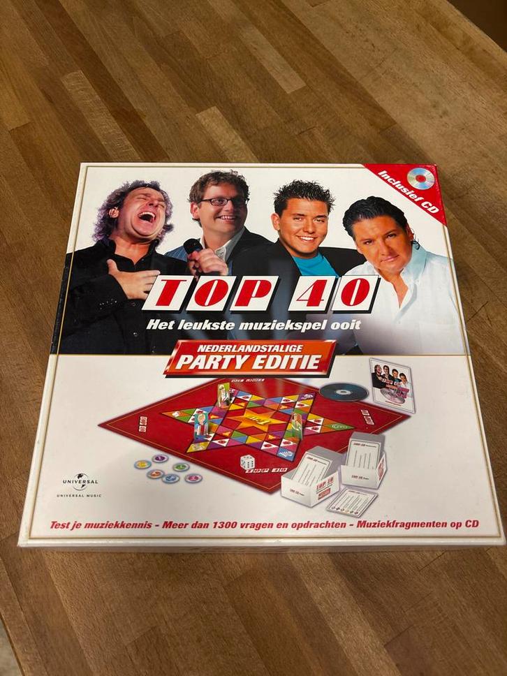 Top 40 Muziekspel - Party Editie!, Hobby en Vrije tijd, Gezelschapsspellen | Bordspellen, Zo goed als nieuw, Drie of vier spelers