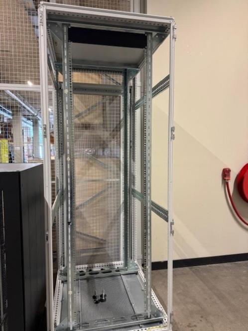 Rittal 42U Patch Rack, Computers en Software, Serverkasten, Gebruikt, Geperforeerd, Geperforeerd, Ophalen