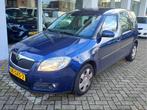 Skoda Roomster 1.6-16V AMBIENTE AUT. met APK tot 04-2026, Auto's, Skoda, Gebruikt, Zwart, 4 cilinders, Blauw