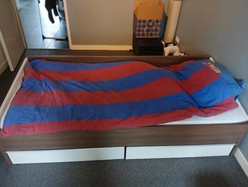 Stevig bed 90 x 200 cm met opbergruimte beschikbaar voor biedingen