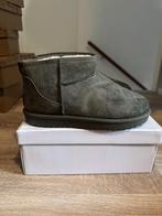 UGGS classic mini, Ophalen of Verzenden, Nieuw, Overige kleuren