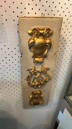 Gipsen ornamenten op plank , etalage materiaal, Antiek en Kunst, Ophalen of Verzenden