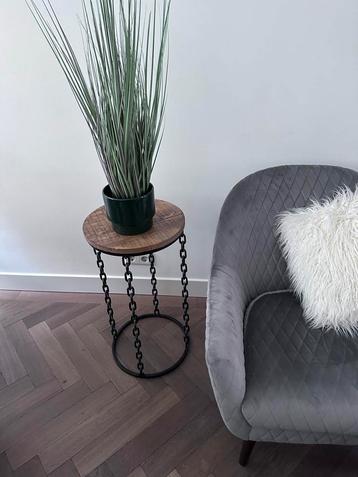 Leuke bijzettafel beschikbaar voor biedingen