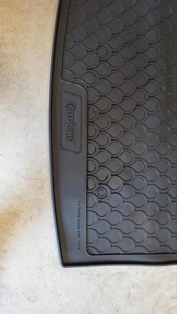 Bijna nieuwe rubberen kofferbakmat Skoda Karoq  beschikbaar voor biedingen