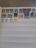 Verschillende postzegels in map, Postzegels en Munten, Postzegels | Nederland, Ophalen of Verzenden