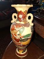 Oude Japanse vaas met handgeschilderde decoratie, Antiek en Kunst, Ophalen of Verzenden