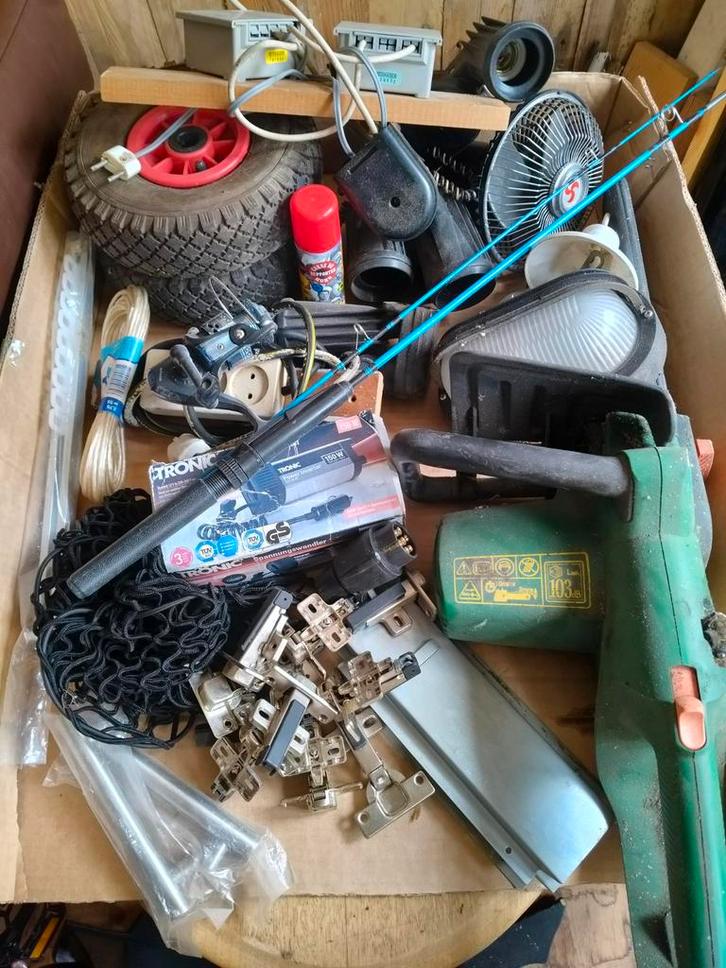 Doos met diverse spullen, Doe-het-zelf en Verbouw, Overige Doe-het-zelf en Verbouw, Ophalen