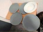 4 IKEA dinerborden en een porselein witte bord, Ophalen of Verzenden, Zo goed als nieuw