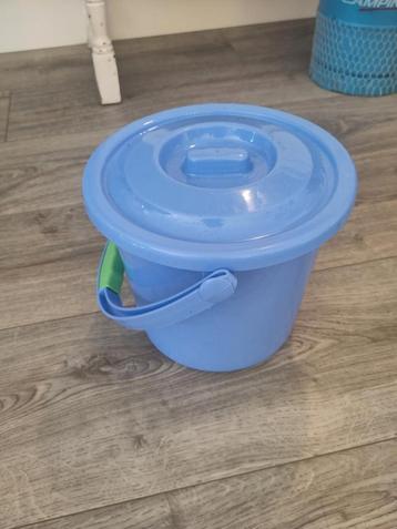 Toiletemmer 5 liter beschikbaar voor biedingen