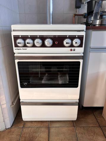 Gasfornuis met oven beschikbaar voor biedingen