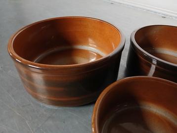 3 bruine schalen/nestschalen Volendams aardewerk beschikbaar voor biedingen