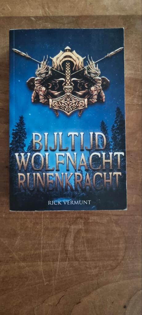 Rick Vermunt - Bijltijd, wolfnacht, runenkracht, Boeken, Fantasy, Zo goed als nieuw, Ophalen of Verzenden