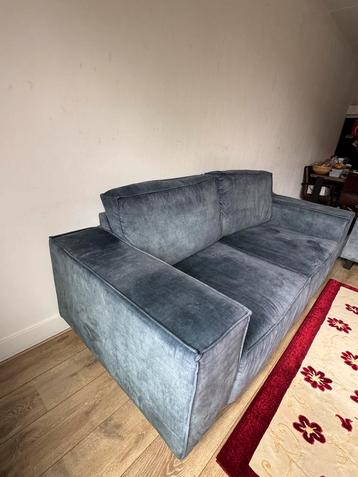 2 Turquoise fluwelen 3-zitbanken beschikbaar voor biedingen