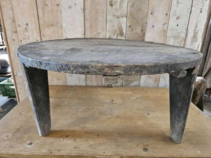 oud roemeens tafeltje ``WOONWINKEL RUSTIEK``, Antiek en Kunst, Antiek | Meubels | Tafels, Ophalen of Verzenden