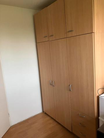 Kledingkast 230x146x50 beschikbaar voor biedingen