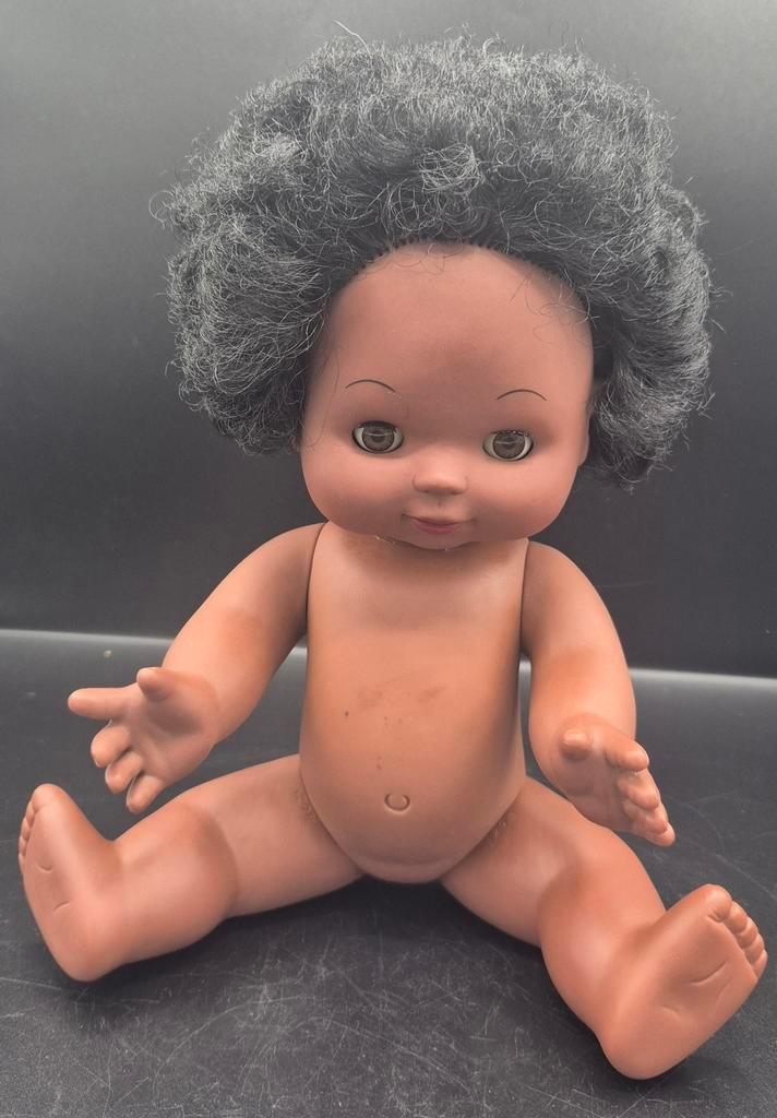 Vintage Babypop - 30 cm - Donkere huidskleur - Made in China, Verzamelen, Poppen, Gebruikt, Babypop, Ophalen of Verzenden