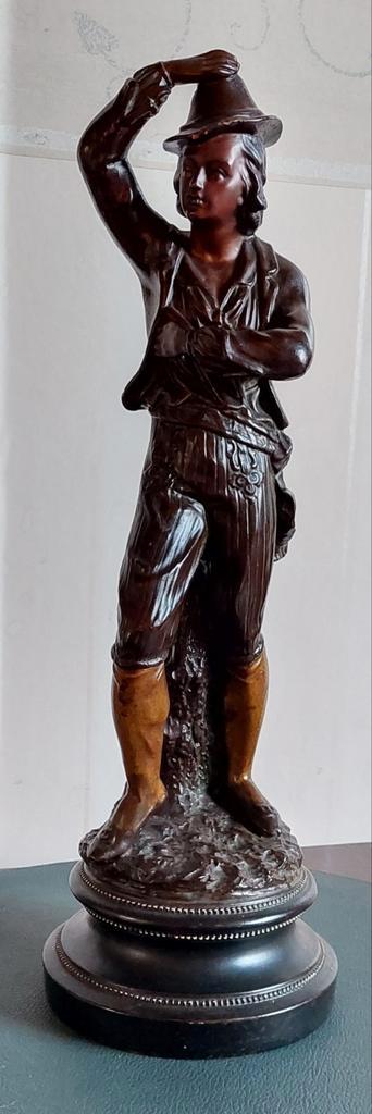 Vintage Brons kleurig beeld van een man met hoed, Antiek en Kunst, Kunst | Beelden en Houtsnijwerken, Ophalen of Verzenden
