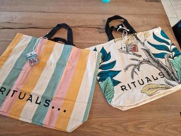 Set van 2 gloednieuwe strandtassen van Rituals  beschikbaar voor biedingen