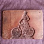Banketbakker: Antieke Houten Speculaasplank Vrouw op Fiets, Verzenden